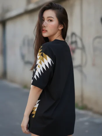 เสื้อ โอเวอร์ ไซส์ – เสื้อ โอเวอร์ ไซส์ พิมพ์ลาย สั่งทำ ออกแบบเอง 2569 ด้านหลัง