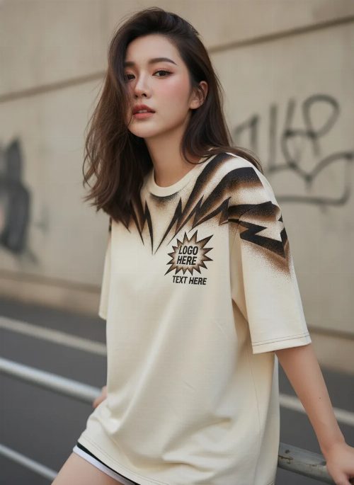 เสื้อโอเวอร์ไซส์ ลายสายฟ้าดาวกระจายน้ำตาล-ดำ สีครีม