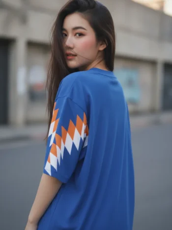 เสื้อ โอเวอร์ ไซส์ – เสื้อ โอเวอร์ ไซส์ พิมพ์ลาย สั่งทำ ออกแบบเอง 2569 ด้านหลัง
