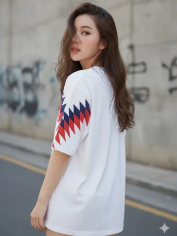 เสื้อโอเวอร์ไซส์ ลายแซชซิกแซกแดง-กรมท่า สีขาว ด้านหลัง