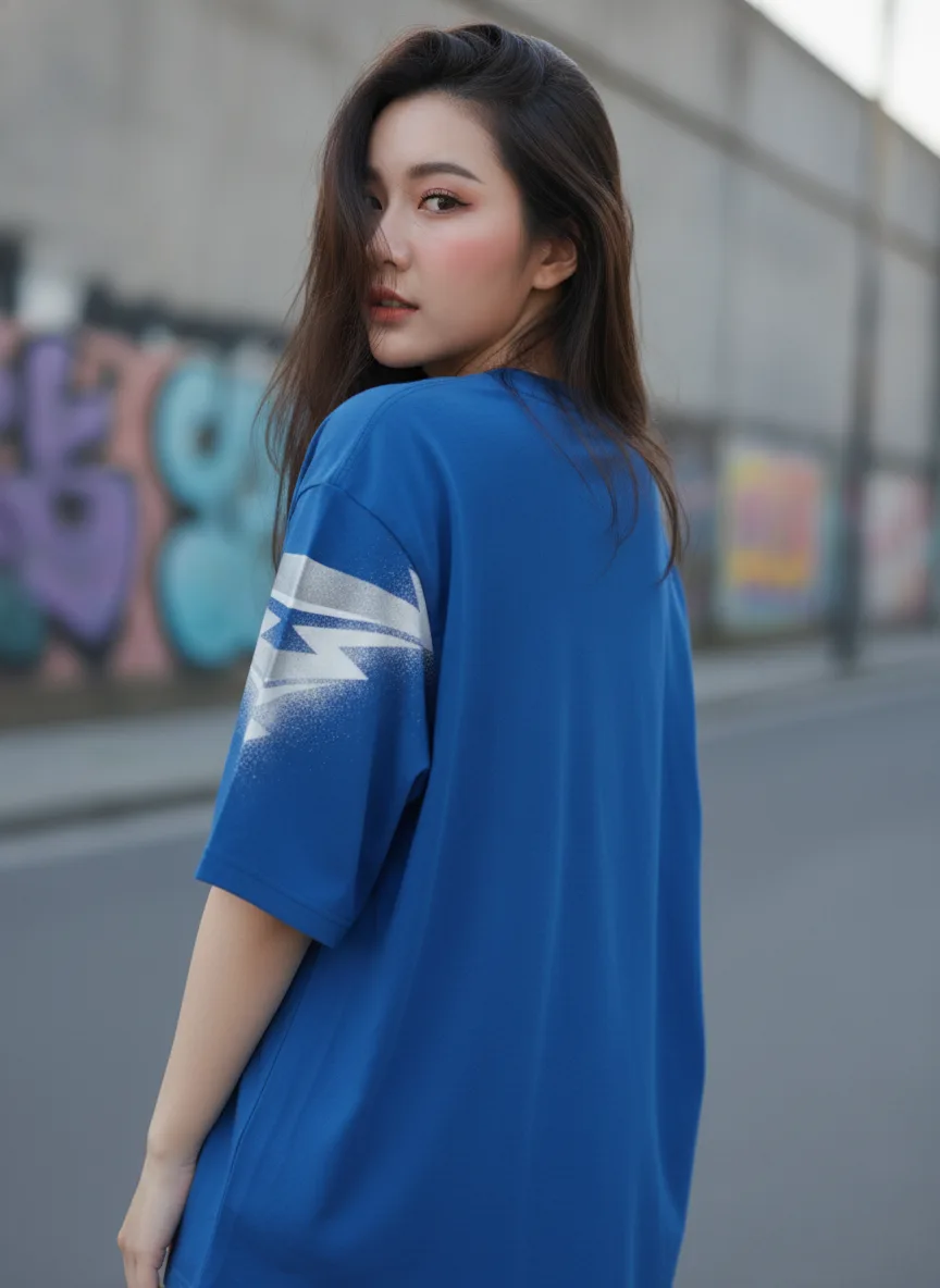 เสื้อโอเวอร์ไซส์ ลายสายฟ้าดาวกระจาย สีน้ำเงิน ด้านหลัง เสื้อโอเวอร์ไซส์ ลายสายฟ้าดาวกระจาย สีน้ำเงิน ด้านหลัง
