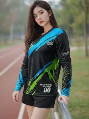 นางแบบใส่เสื้อวิ่งทีม ลายแปรงฟ้า-เขียวบนดำ สปอร์ต สั่งทำ ริมลู่วิ่ง สั่งทำใส่ชื่อทีม