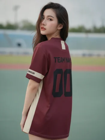 เสื้อกีฬาสีแดงเลือดหมู ลายอาร์ตเดโค ครีม สั่งทำ ด้านหลัง
