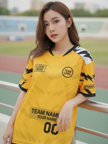 นางแบบใส่เสื้อกีฬาสีเหลือง ลายขนนกสไปก์ เหลือง-ดำ สั่งทำ สั่งทำใส่ชื่อทีม